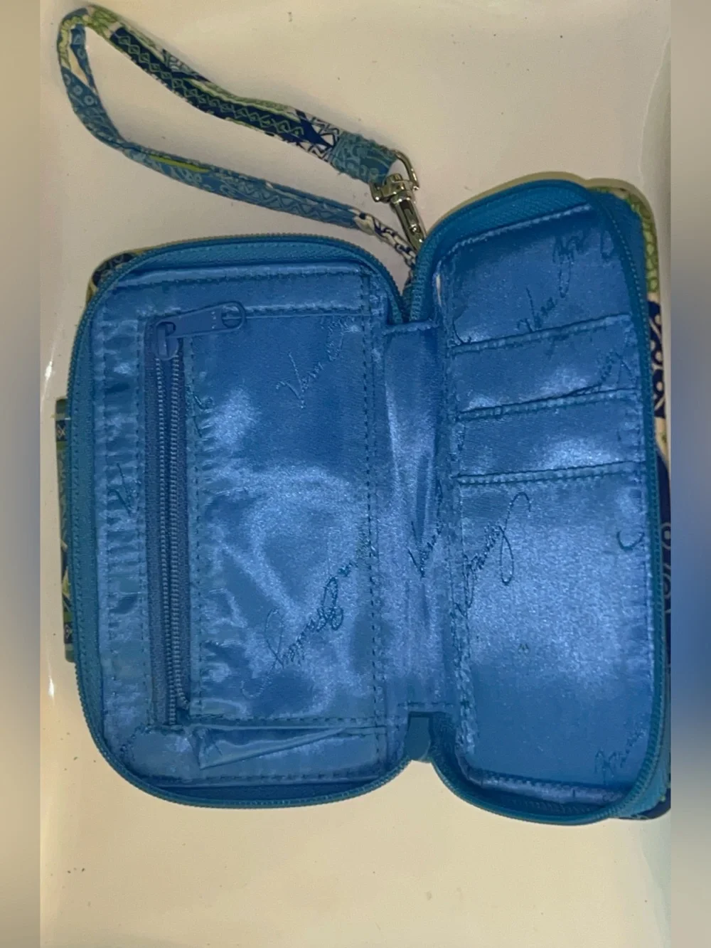 Vera Bradley Smartphone Wristlet in the Doodle Daisy pattern
